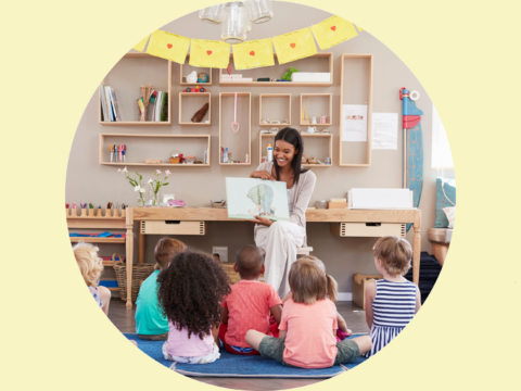 Nähparty-Guide mit Hintergrund Junge Frau in einem Kindergarten beim Unterrichten von Vorschulkindern