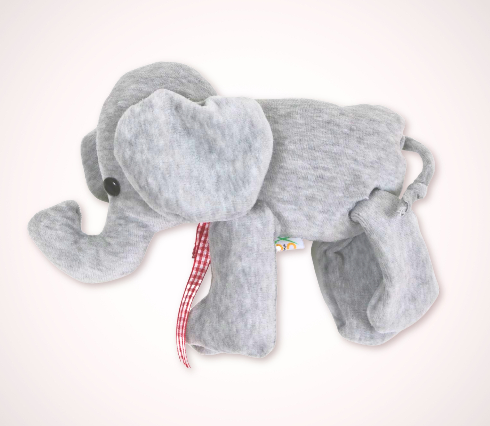 Das fertige Kuscheltier Elefant Fantino aus der cuci cuci DIY Nähbaukastenserie Seitenansicht links