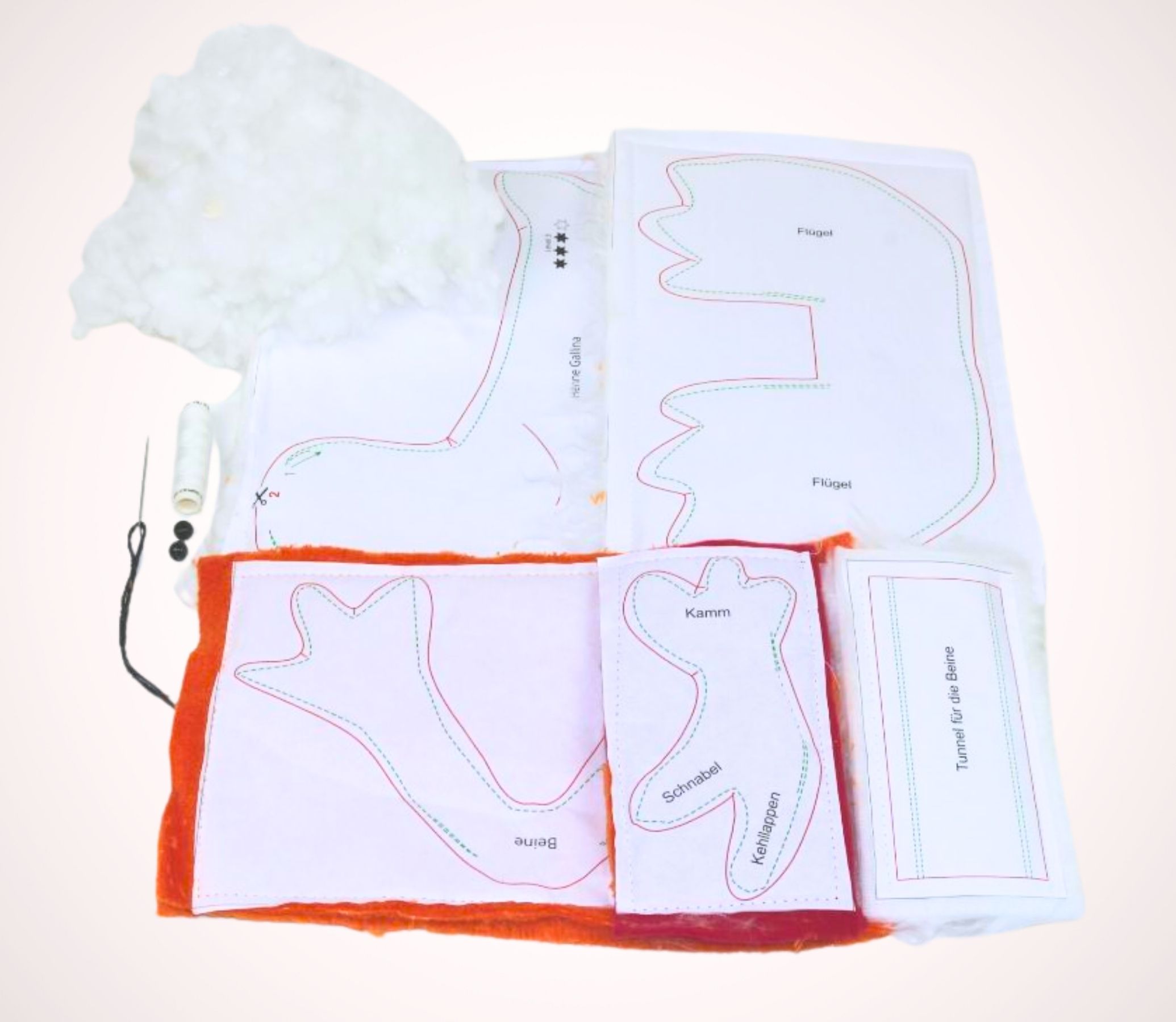 Paketinhalt Näh-Baukastenset Füllwatter Nähvorlage Nähgarn Schnittmuster weißer Stoff Handnähnadel Augen
