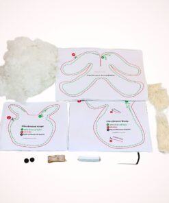 Paketinhalt DIY Nähset Kuschelpferd Füllwatte Faden Nadel Mähne Schweif Schnittmuster flauschiger Stoff creme Augen